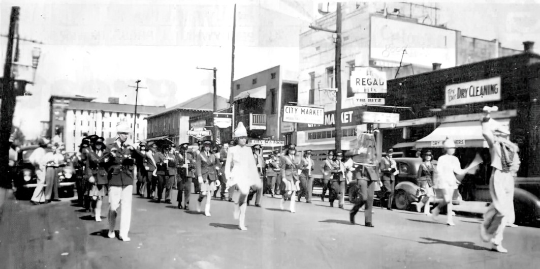 1830's Christmas parade