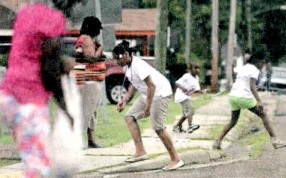 Children collect candy and beads at 2015 EUROHA parade